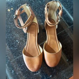 FRYE ankle cross strap leather ballet flats - camel